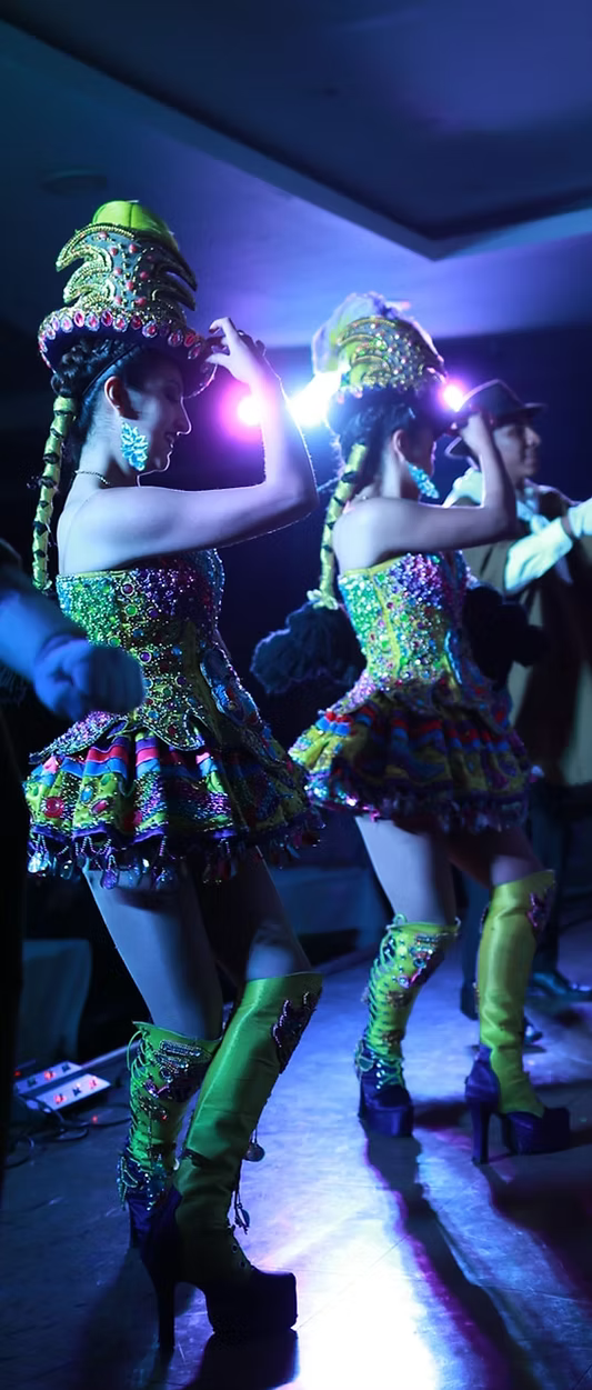 Chef preparando plato elegante